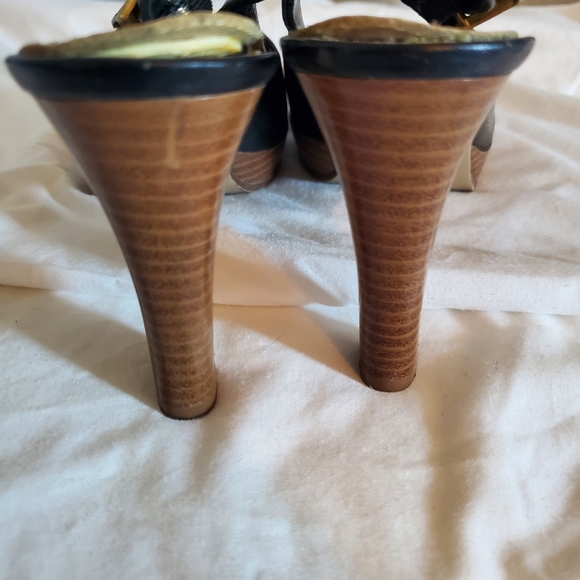 Heels - Picture 4 of 6